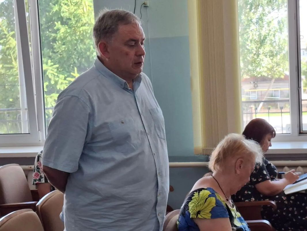 Александр Харламов провел аппаратное совещание по социально значимым вопросам района Александр Харламов провел аппаратное совещание по социально значимым вопросам района