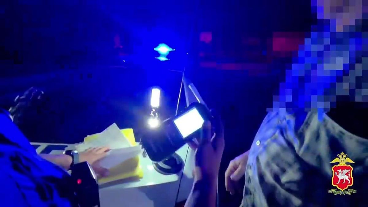 В Ялте сотрудники полиции пресекли попытку дачи взятки за нетрезвое вождение