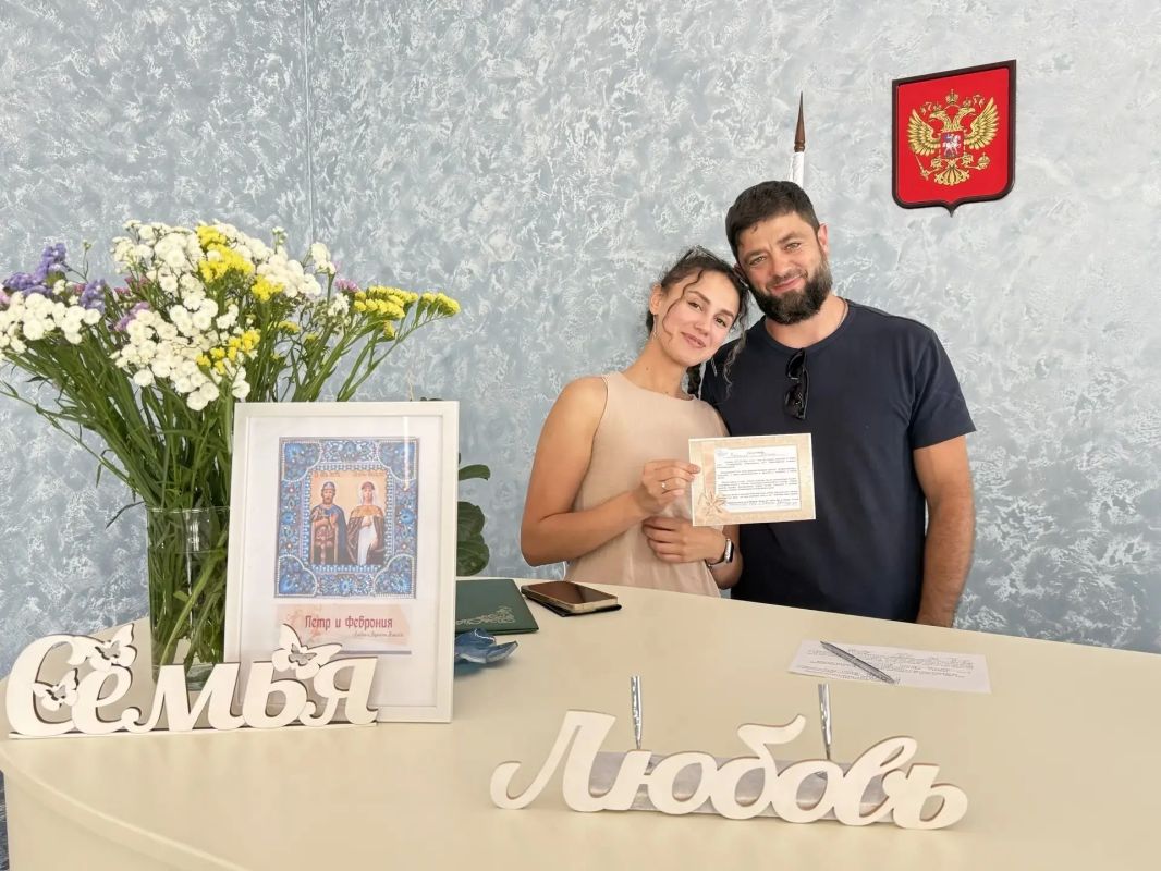 Начало июля на полуострове выдалось непростым, но, несмотря на внешние обстоятельства, в отделах ЗАГС этот период стал по-настоящему светлым и насыщенным Начало июля на полуострове выдалось непростым, но, несмотря на внешние обстоятельства, в отделах ЗАГС этот период стал по-настоящему светлым и насыщенным