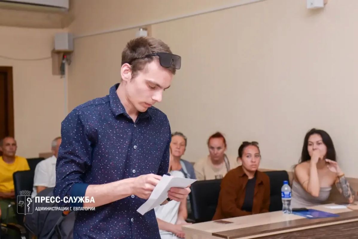 В Евпатории состоялась жеребьёвка по распределению жилья для детей-сирот В Евпатории состоялась жеребьёвка по распределению жилья для детей-сирот