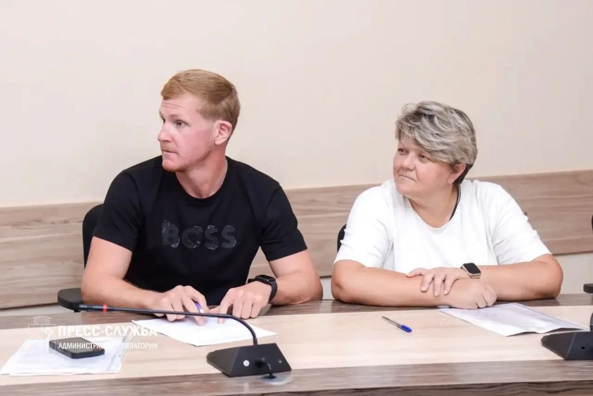 В Евпатории состоялась жеребьёвка по распределению жилья для детей-сирот В Евпатории состоялась жеребьёвка по распределению жилья для детей-сирот