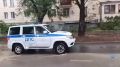 В Севастополе автоинспекторы помогли водителю вытащить грузовик, который утонул во время дождя в глубокой луже