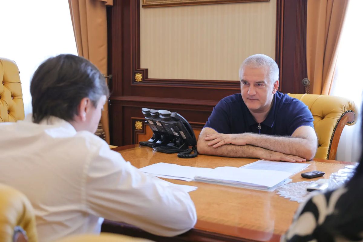 Сергей Кравцов провел рабочую встречу с главой Республики Крым Сергеем Аксеновым Сергей Кравцов провел рабочую встречу с главой Республики Крым Сергеем Аксеновым