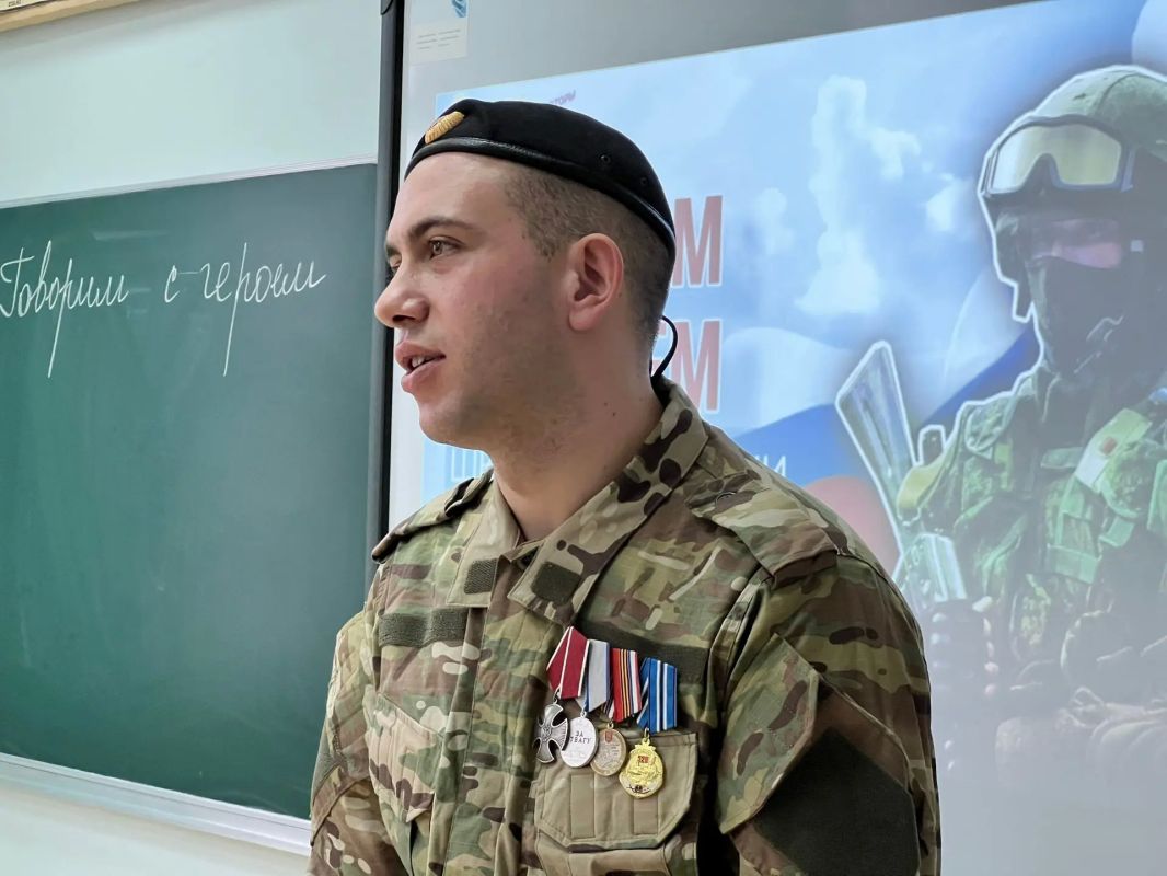 Более 60 тысяч крымских школьников приняли участие в проекте «Говорим с Героем»! Более 60 тысяч крымских школьников приняли участие в проекте «Говорим с Героем»!