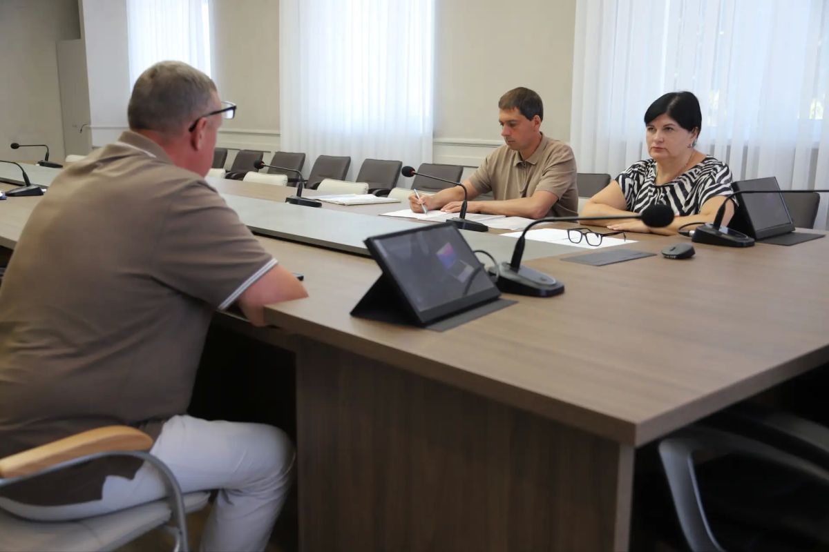 Традиционно в среду глава администрации Бахчисарайского района Анжелика Ястребова провела личный приём граждан Традиционно в среду глава администрации Бахчисарайского района Анжелика Ястребова провела личный приём граждан