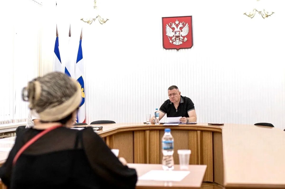 Глава администрации Симферополя Михаил Афанасьев провёл личный приём граждан, в ходе которого к нему обратились восемь симферопольцев Глава администрации Симферополя Михаил Афанасьев провёл личный приём граждан, в ходе которого к нему обратились восемь симферопольцев