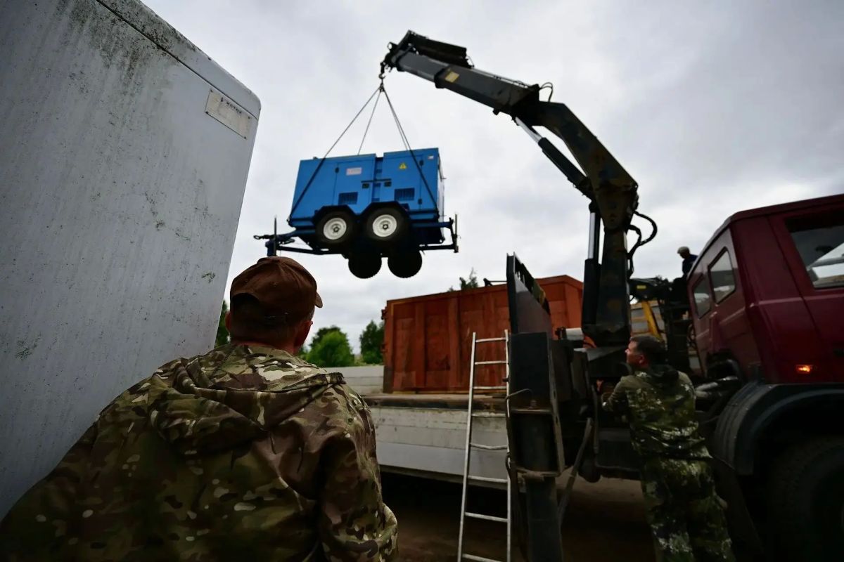 Из Ленинградской области в Крым отправили десять дизель-генераторов Из Ленинградской области в Крым отправили десять дизель-генераторов