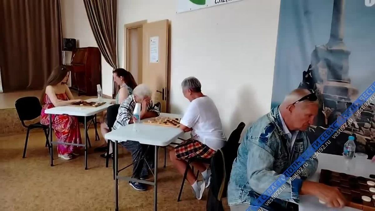 В Севастополе проходит турнир по быстрым шашкам для слабовидящих участников