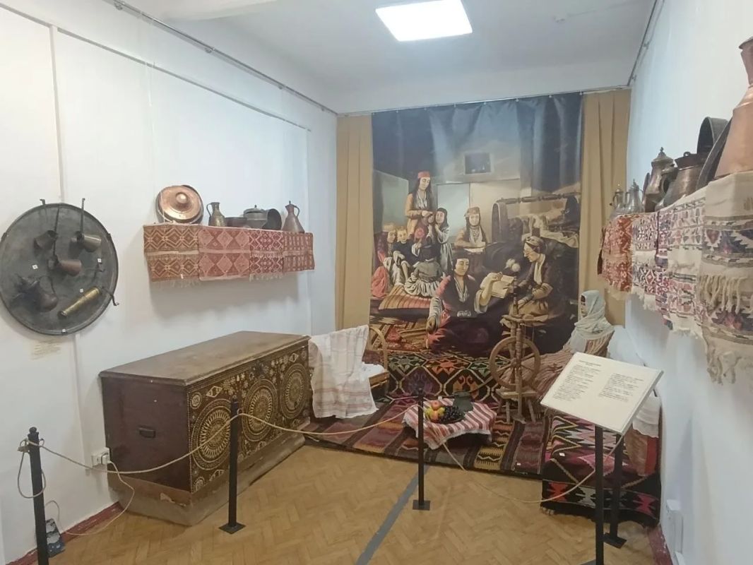 Выставка «Связь поколений»: женская половина дома как хранительница традиций Выставка «Связь поколений»: женская половина дома как хранительница традиций