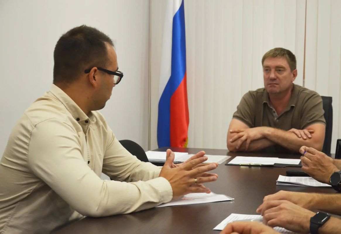 Министр топлива и энергетики Республики Крым Владимир Воронкин провел прием граждан совместно с заместителем министра топлива и энергетики Республики Крым Олегом Пихтерёвым и представителями ГУП РК «Крымэнерго» по вопросам в...