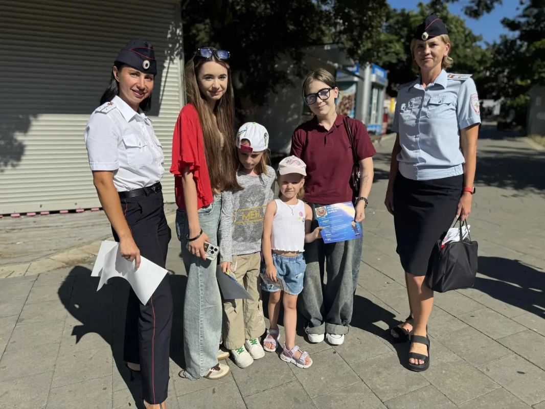 Полицейские организовали для горожан уроки безопасности в одном из главных парков Севастополя Полицейские организовали для горожан уроки безопасности в одном из главных парков Севастополя