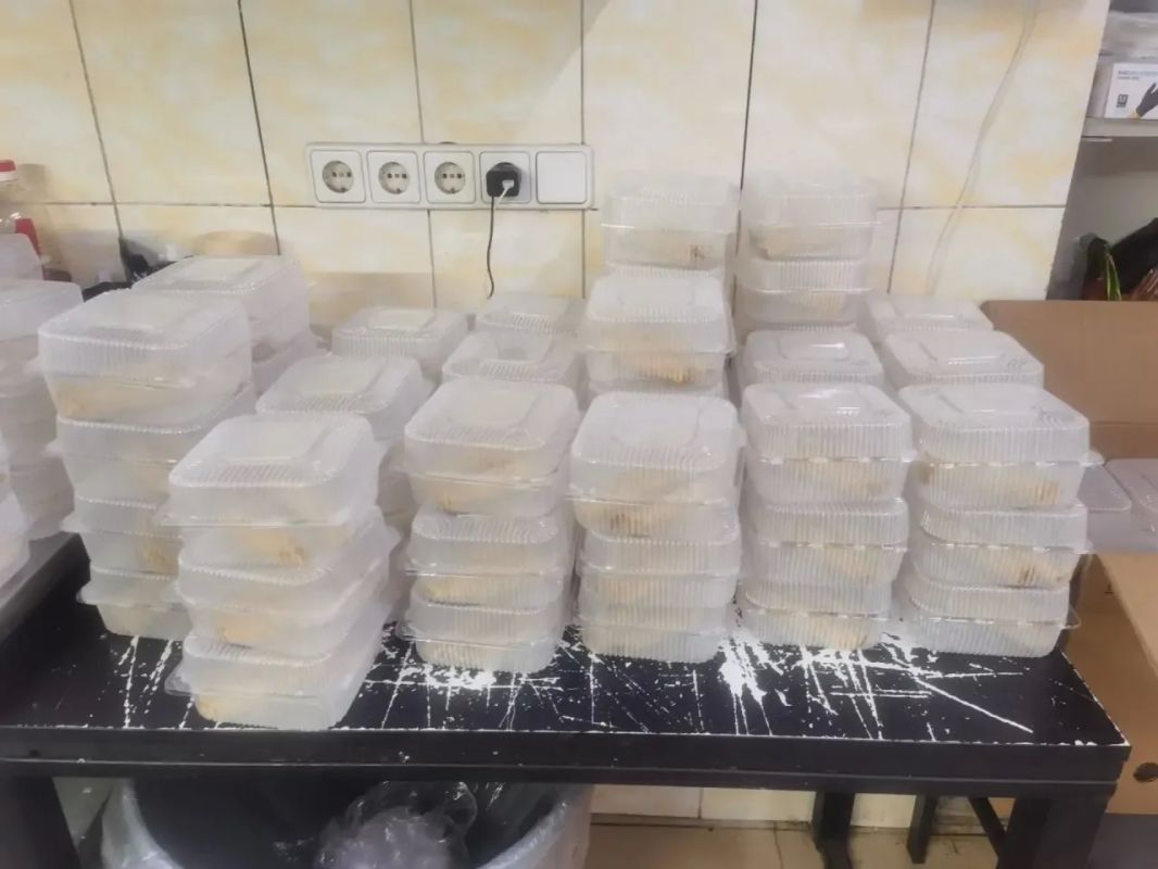В рамках республиканского фестиваля русской кухни, народных ремёсел и семейных традиций «Русский замес» состоялась благотворительная акция «Блинчики с теплом из дома» В рамках республиканского фестиваля русской кухни, народных ремёсел и семейных традиций «Русский замес» состоялась благотворительная акция «Блинчики с теплом из дома»