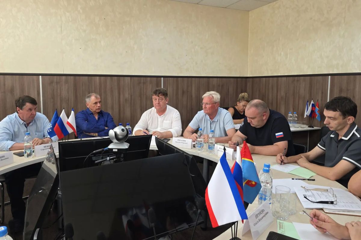 Константинов обсудил с аграриями Красногвардейского района вопросы, актуальные в период режима ЧС Константинов обсудил с аграриями Красногвардейского района вопросы, актуальные в период режима ЧС