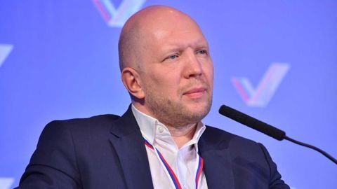 Анатолий Кузичев: К предыдущему посту, чтобы не превращаться в тупую (и потому неэффективную) пропаганду, приведу слова моего товарища, который живёт в Крыму: у нас по-прежнему с бензином плохо, перебои ОЧЕНЬ СИЛЬНЫЕ
