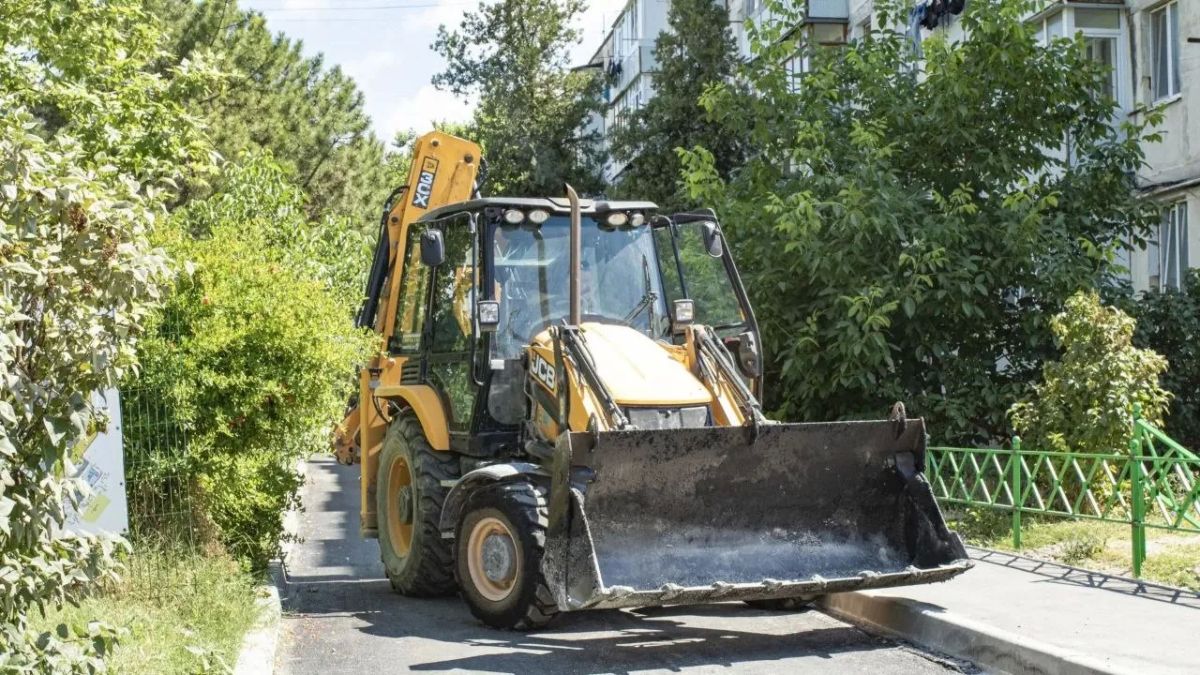 В Симферополе благоустраивают дворы В Симферополе благоустраивают дворы