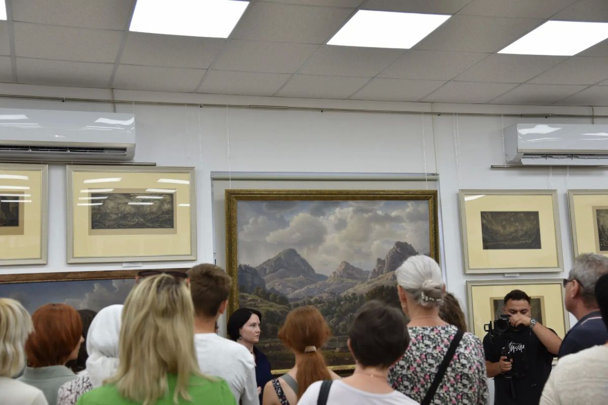 В Симферопольском художественном музее открылась выставка «Космос Куинджи» В Симферопольском художественном музее открылась выставка «Космос Куинджи»