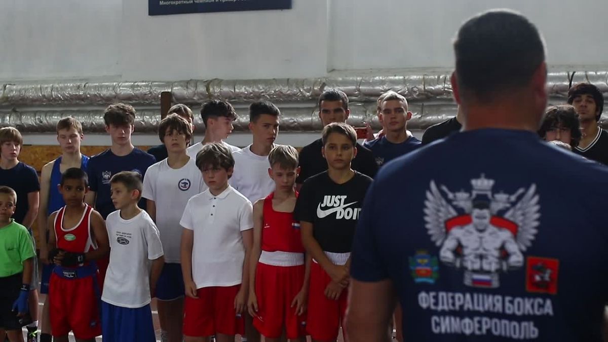 В Симферополе состоялся мастер-класс по боксу с выдающимся спортсменом