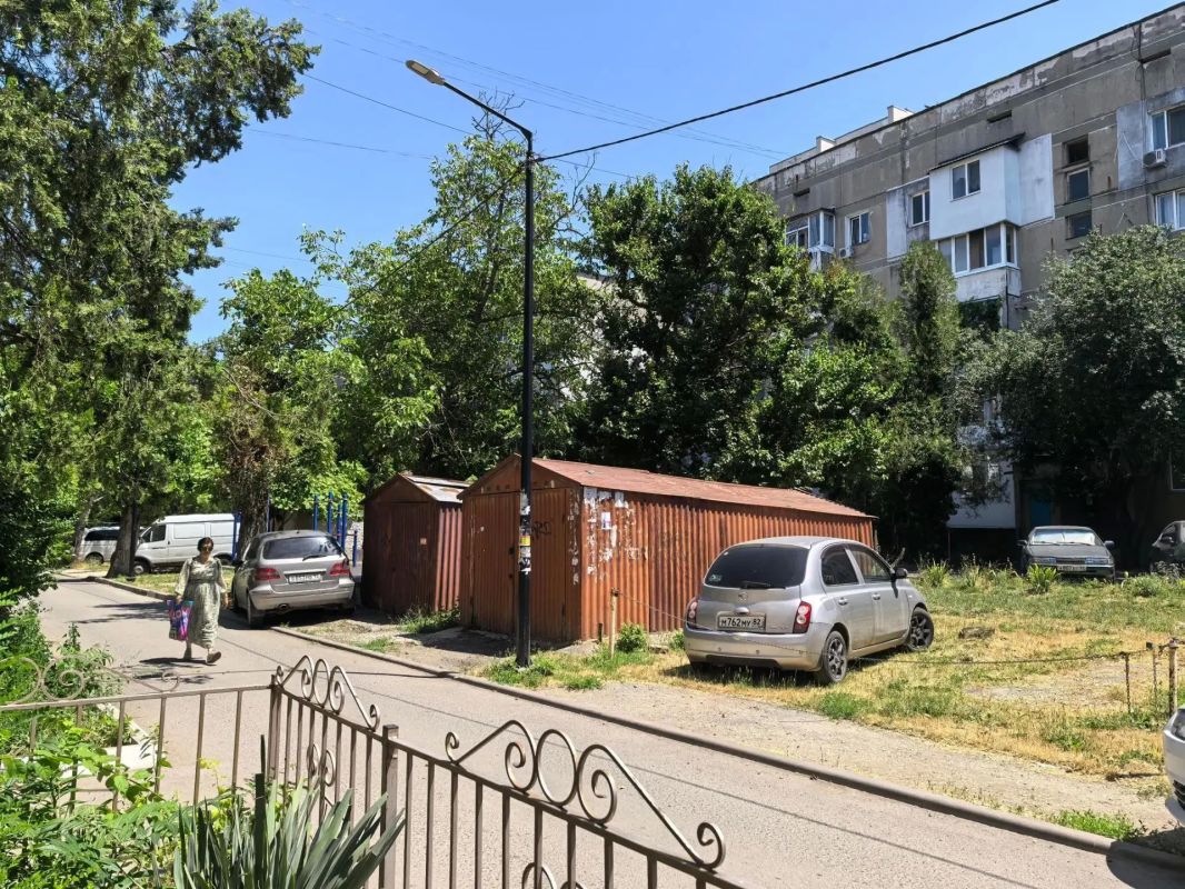 В начале недели Госдума поддержала законопроект, который позволит в максимально упрощённом порядке бесплатно оформлять свои индивидуальные гаражи и земельные участки под ними ещё в течение пяти лет