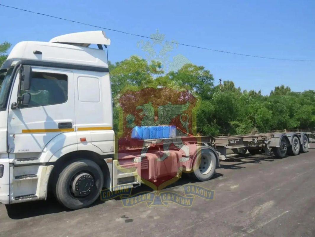 В Крыму двое иностранцев украли у работодателя 205 тысяч рублей и тонну топлива В Крыму двое иностранцев украли у работодателя 205 тысяч рублей и тонну топлива