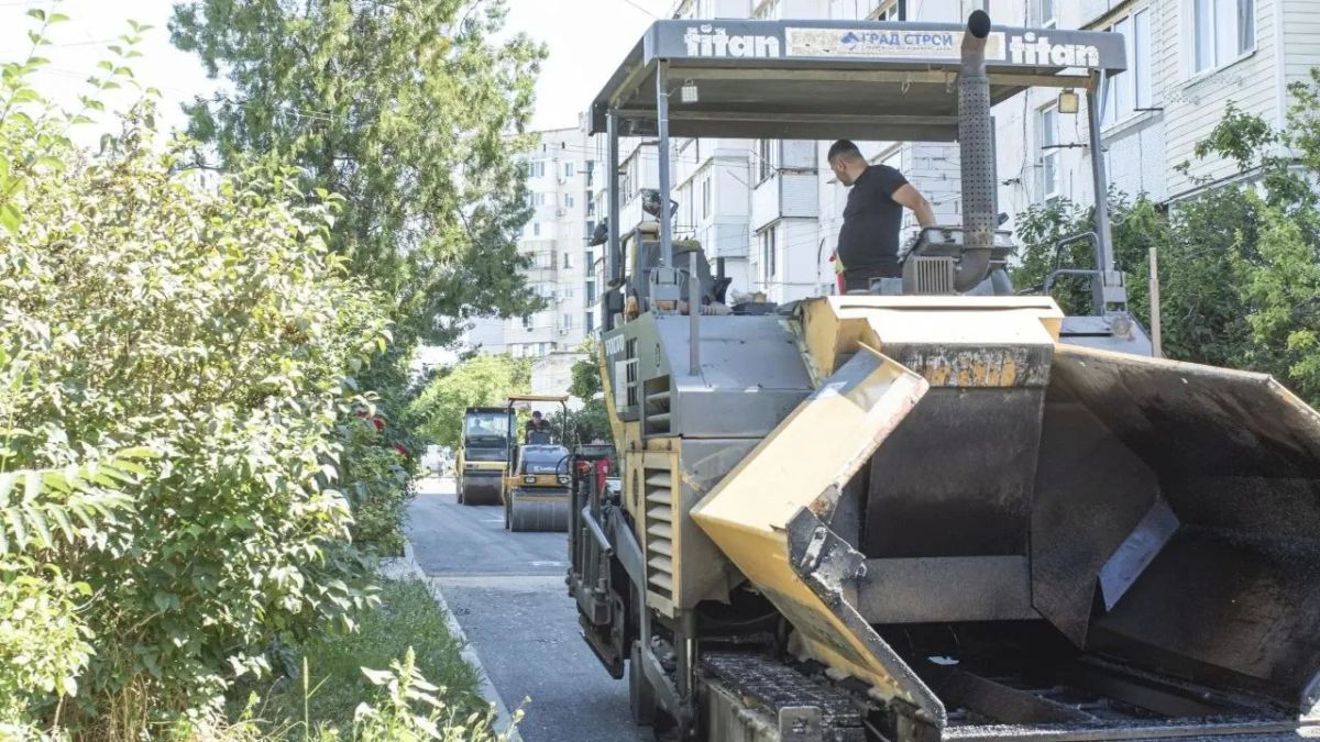 В Симферополе благоустраивают дворы