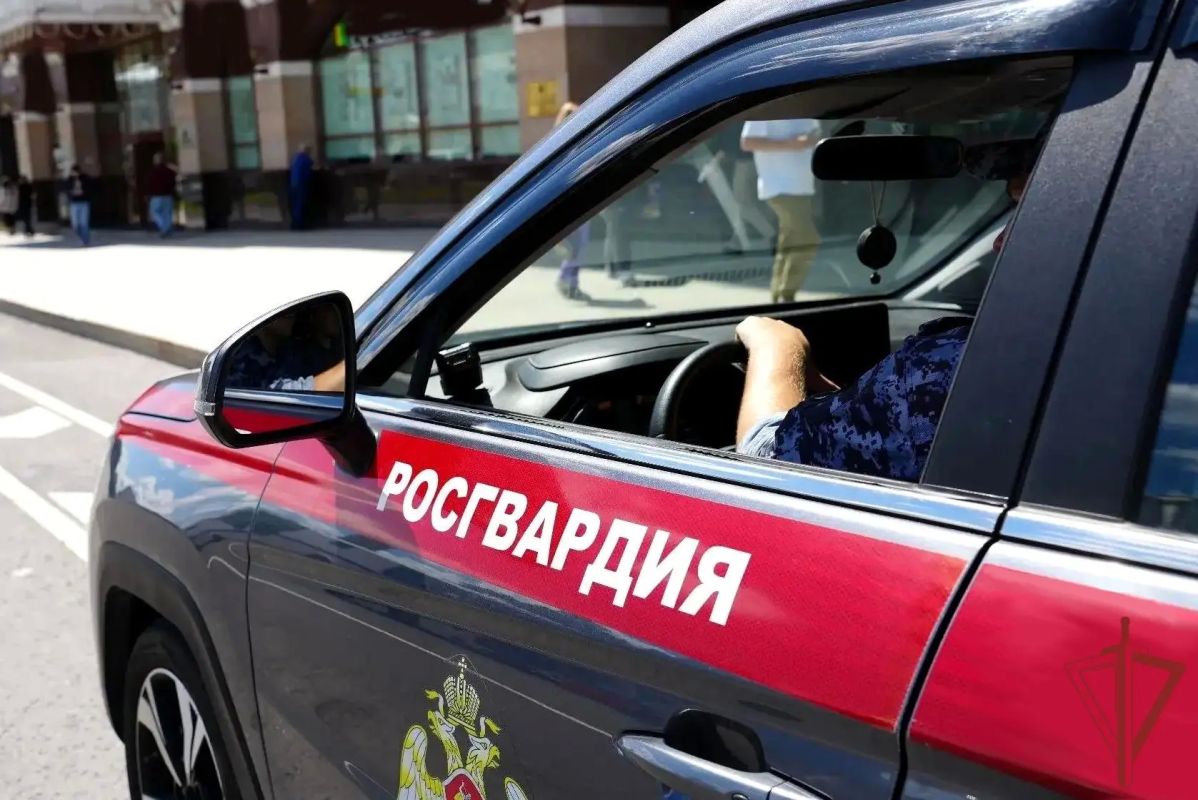 В Симферополе сотрудники Росгвардии задержали подозреваемого в краже из гипермаркета