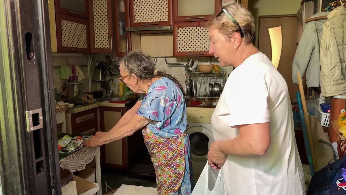 Одна из ключевых задач на сегодня – помощь тем, кто в силу возраста или состояния здоровья не может справиться с последствиями отключений