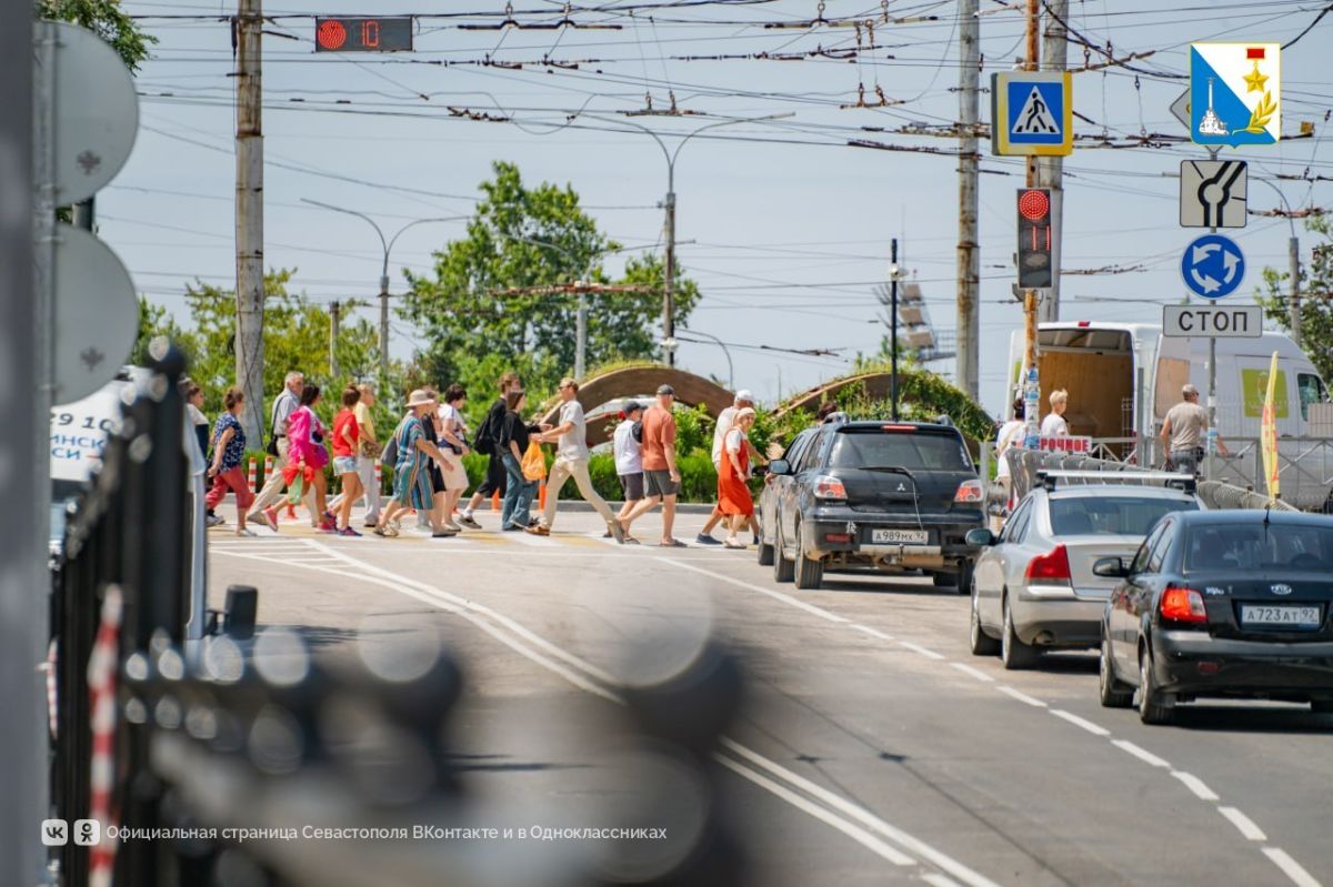 В центр города теперь можно добраться привычным маршрутом — троллейбусы поехали по улице Адмирала Октябрьского В центр города теперь можно добраться привычным маршрутом — троллейбусы поехали по улице Адмирала Октябрьского