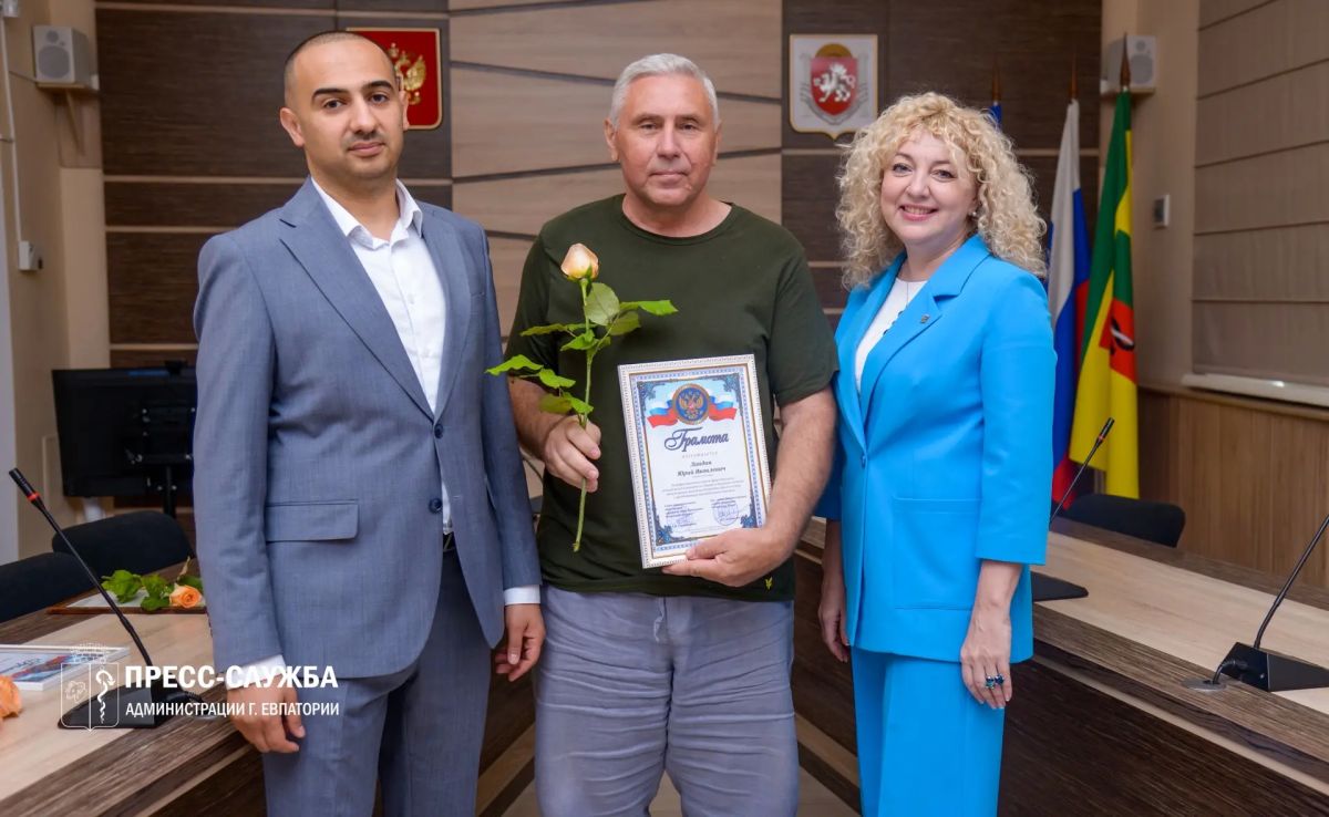 Руководители города поздравили работников торговли с профессиональным праздником Руководители города поздравили работников торговли с профессиональным праздником