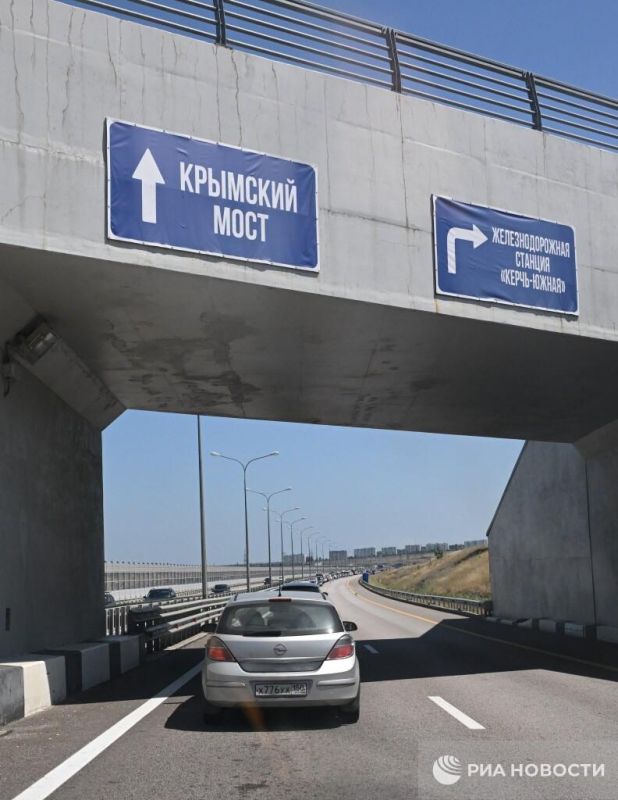 150 машин ждут проезда по Крымскому мосту со стороны Керчи