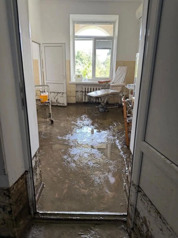 В Симеизе продолжают бороться с последствиями схода селя В Симеизе продолжают бороться с последствиями схода селя