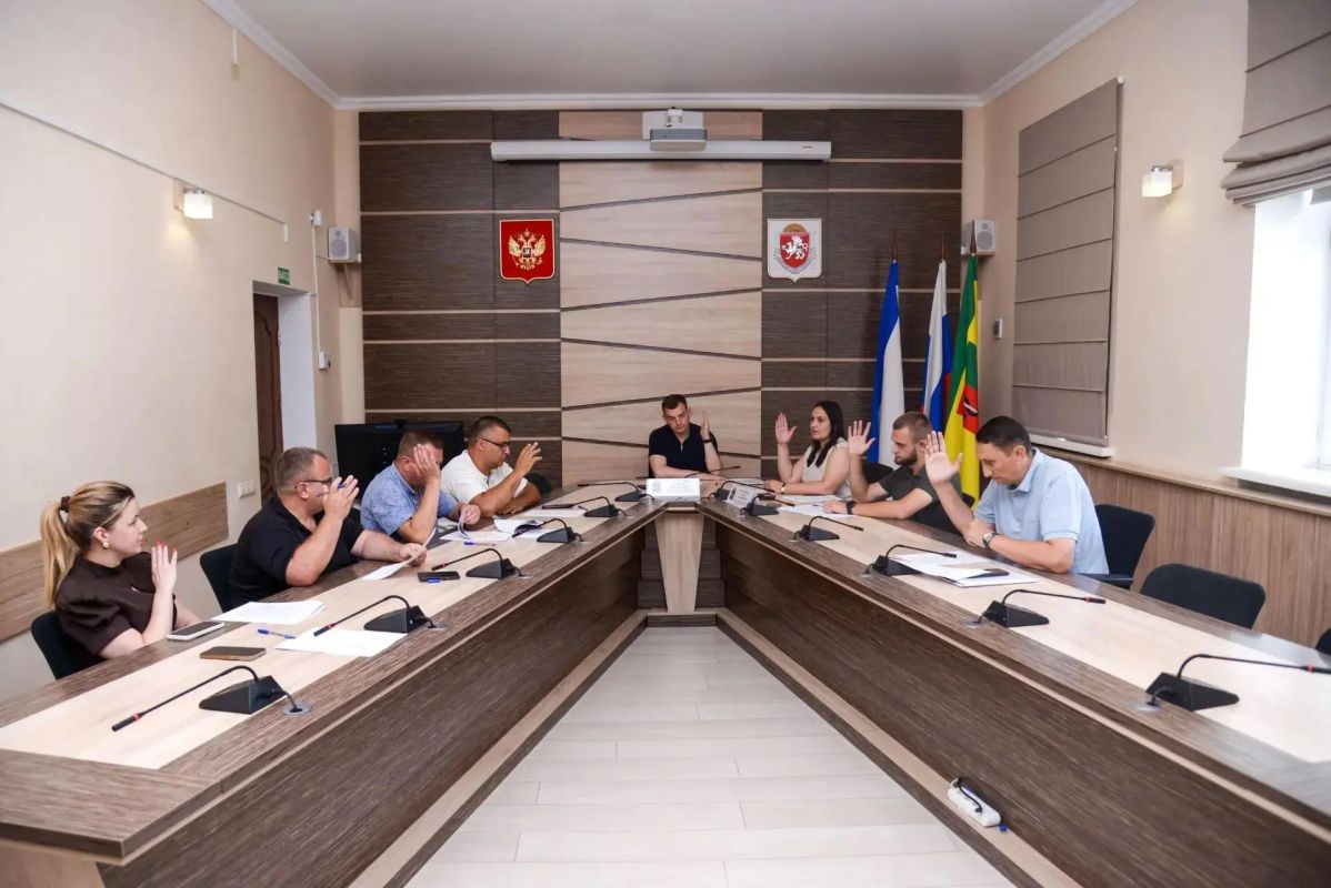 В Евпатории состоялось заседание комиссии по вопросам освобождения земельных участков от незаконно размещенных на них объектов, не являющихся объектами капитального строительства В Евпатории состоялось заседание комиссии по вопросам освобождения земельных участков от незаконно размещенных на них объектов, не являющихся объектами капитального строительства