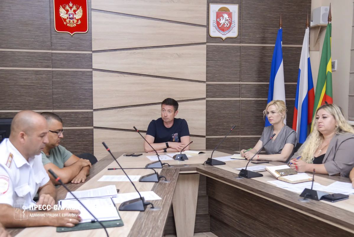В Евпатории обсудили вопросы безопасности дорожного движения и профилактики ДТП В Евпатории обсудили вопросы безопасности дорожного движения и профилактики ДТП
