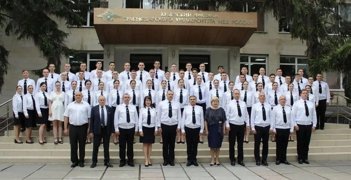 В Крымском филиале Краснодарского университета МВД России состоялся торжественный выпуск молодых офицеров