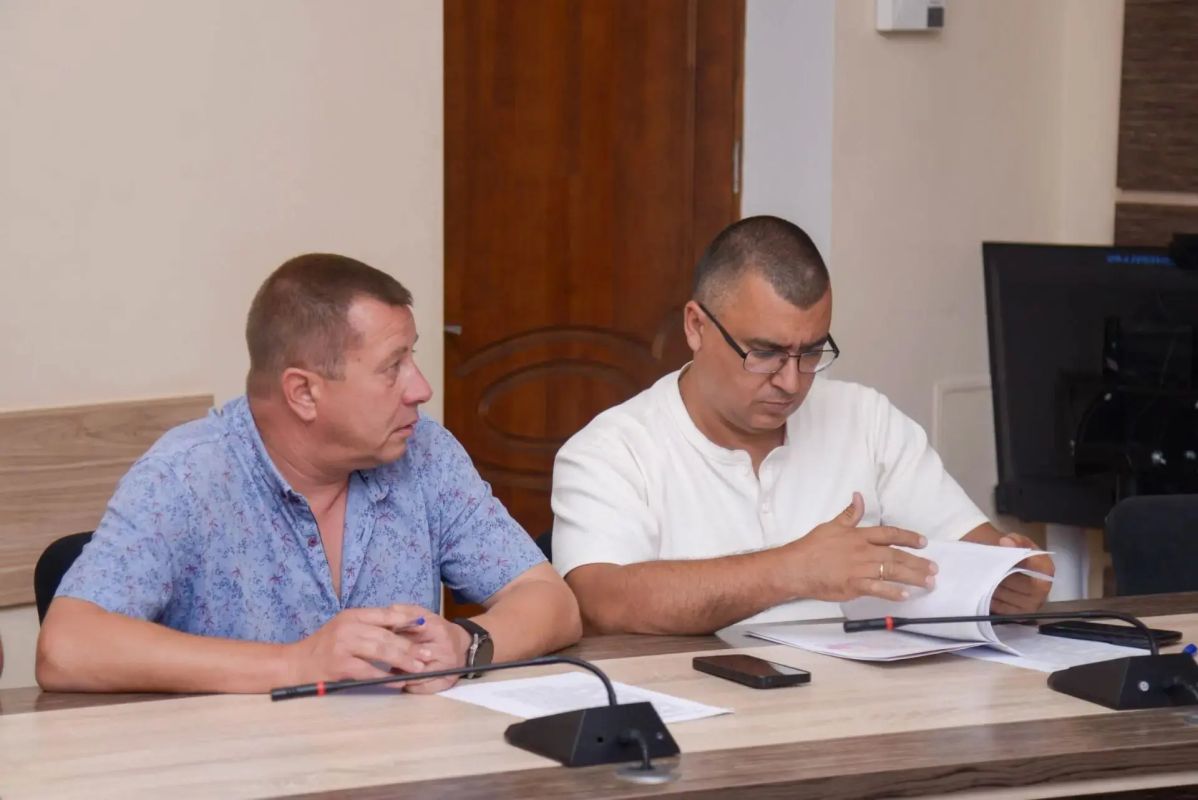 В Евпатории состоялось заседание комиссии по вопросам освобождения земельных участков от незаконно размещенных на них объектов, не являющихся объектами капитального строительства В Евпатории состоялось заседание комиссии по вопросам освобождения земельных участков от незаконно размещенных на них объектов, не являющихся объектами капитального строительства