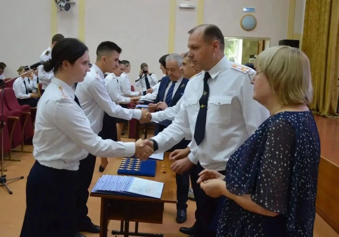 В Крымском филиале Краснодарского университета МВД России состоялся торжественный выпуск молодых офицеров В Крымском филиале Краснодарского университета МВД России состоялся торжественный выпуск молодых офицеров