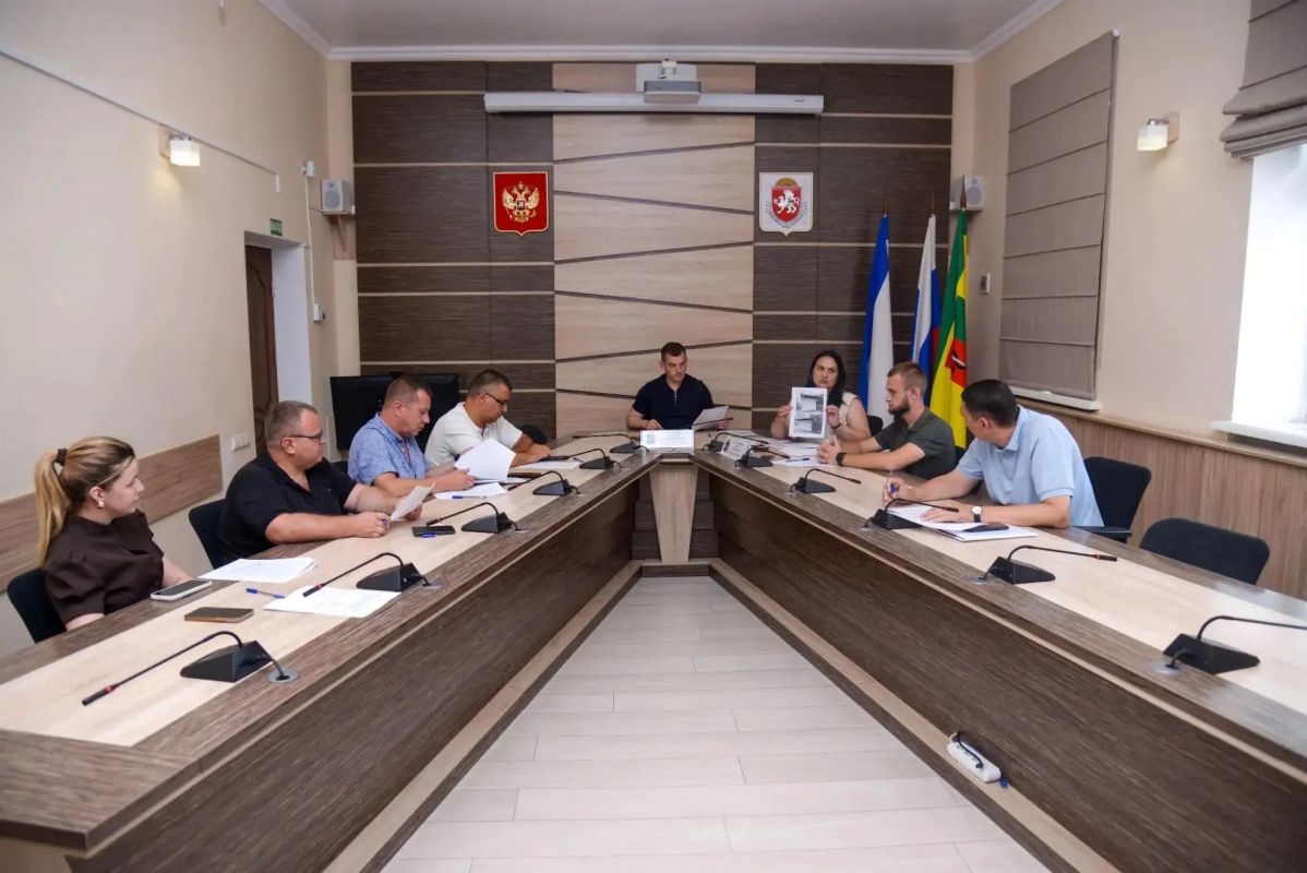 В Евпатории состоялось заседание комиссии по вопросам освобождения земельных участков от незаконно размещенных на них объектов, не являющихся объектами капитального строительства В Евпатории состоялось заседание комиссии по вопросам освобождения земельных участков от незаконно размещенных на них объектов, не являющихся объектами капитального строительства