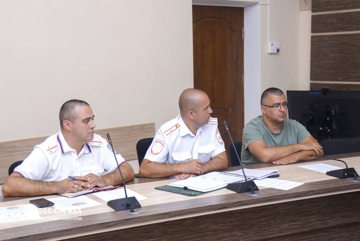 В Евпатории обсудили вопросы безопасности дорожного движения и профилактики ДТП В Евпатории обсудили вопросы безопасности дорожного движения и профилактики ДТП