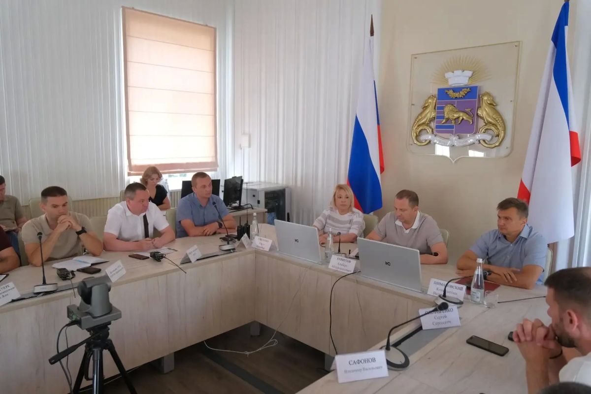 Состоялось большое совещание по оперативной обстановке в городе под руководством куратора Ялты – заместителя Председателя Совета министров Крыма, министра внутренней политики, информации и связи Альберта Абдурашитовича... Состоялось большое совещание по оперативной обстановке в городе под руководством куратора Ялты – заместителя Председателя Совета министров Крыма, министра внутренней политики, информации и связи Альберта Абдурашитовича...