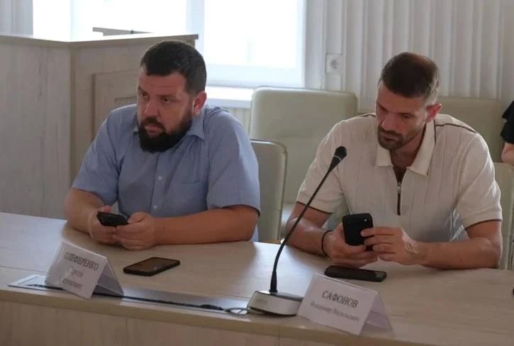 Состоялось большое совещание по оперативной обстановке в городе под руководством куратора Ялты – заместителя Председателя Совета министров Крыма, министра внутренней политики, информации и связи Альберта Абдурашитовича... Состоялось большое совещание по оперативной обстановке в городе под руководством куратора Ялты – заместителя Председателя Совета министров Крыма, министра внутренней политики, информации и связи Альберта Абдурашитовича...