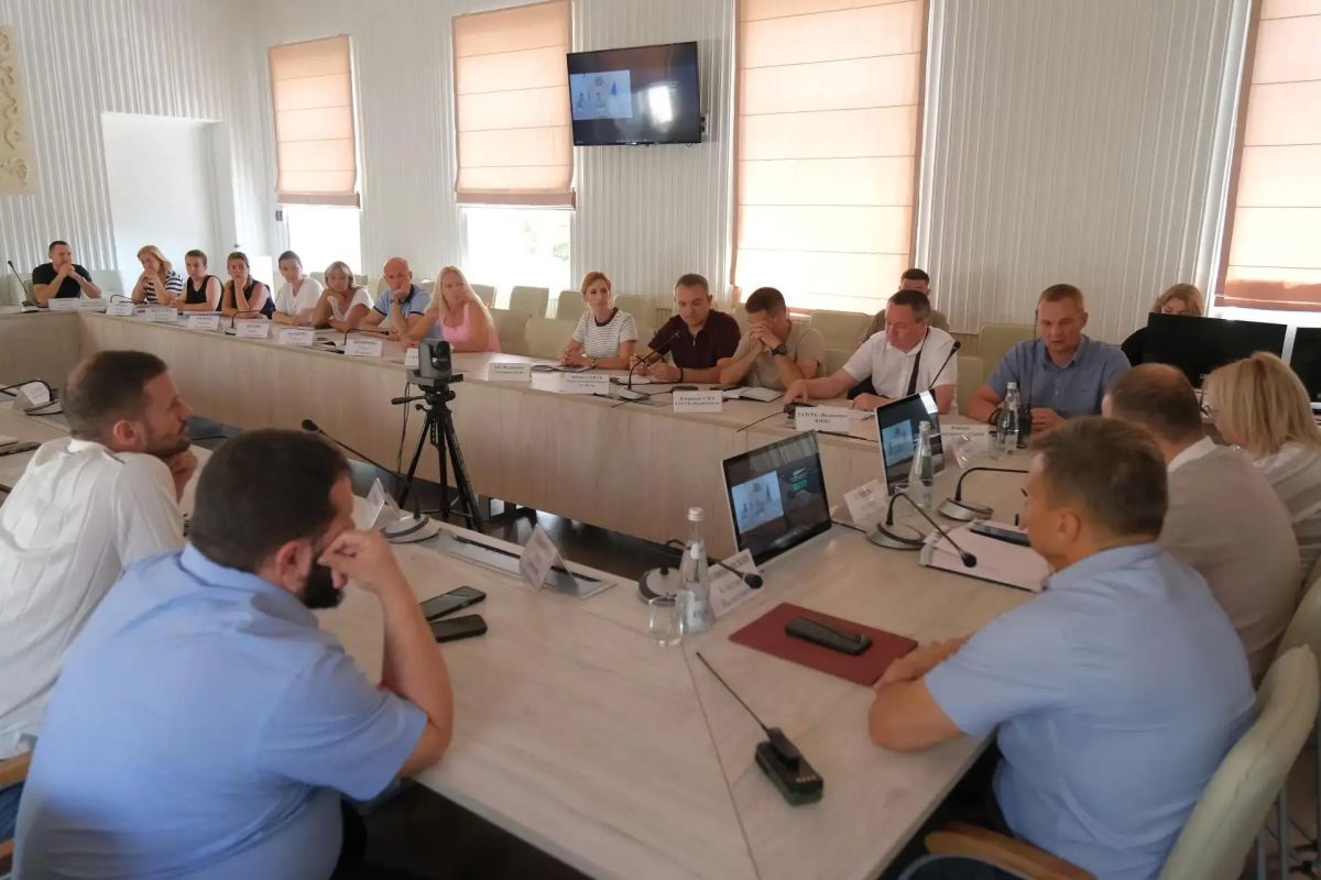 Состоялось большое совещание по оперативной обстановке в городе под руководством куратора Ялты – заместителя Председателя Совета министров Крыма, министра внутренней политики, информации и связи Альберта Абдурашитовича... Состоялось большое совещание по оперативной обстановке в городе под руководством куратора Ялты – заместителя Председателя Совета министров Крыма, министра внутренней политики, информации и связи Альберта Абдурашитовича...