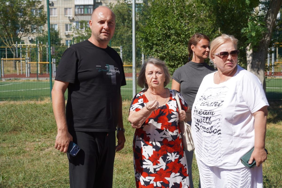 Иван Кошель: Встретился с жителями двора по ул. Буденного, 15, Блюхера, 4, где недавно завершилось благоустройство Иван Кошель: Встретился с жителями двора по ул. Буденного, 15, Блюхера, 4, где недавно завершилось благоустройство