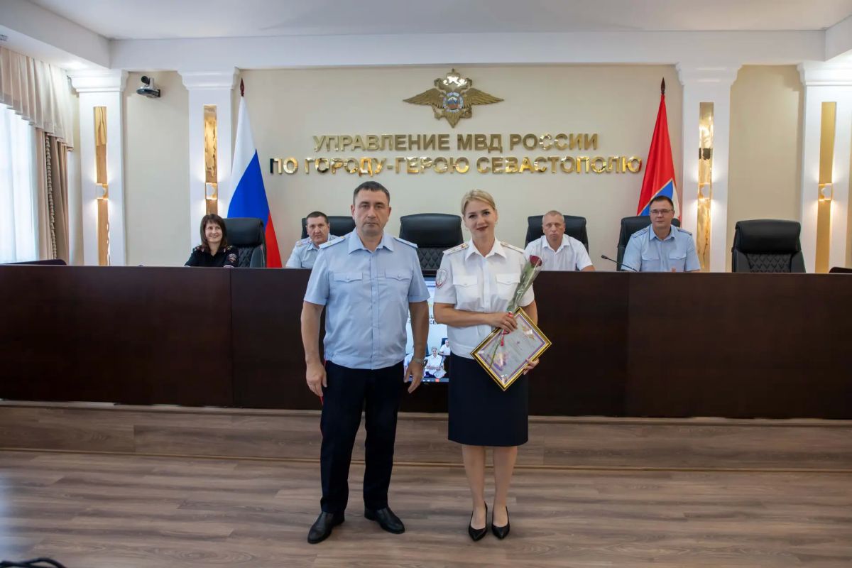 Начальник УМВД России по г.Севастополю генерал-майор полиции Сергей Сигунов поздравил сотрудников тыла с профессиональным праздником Начальник УМВД России по г.Севастополю генерал-майор полиции Сергей Сигунов поздравил сотрудников тыла с профессиональным праздником