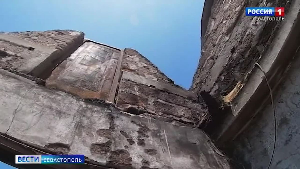 Жители Севастополя и Крыма продолжают помогать владельцам конной базы, которая сгорела во время атаки ВСУ на наш город 22 июля