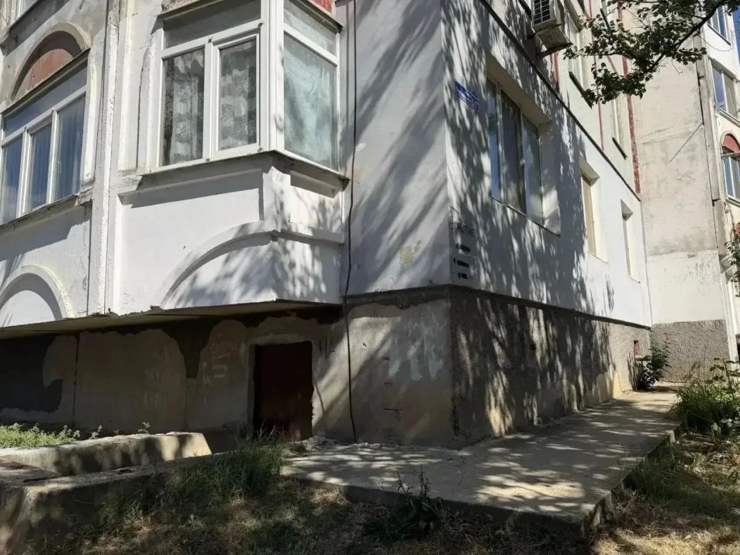 Размуровали: в керченской пятиэтажке улучшают состояние укрытия