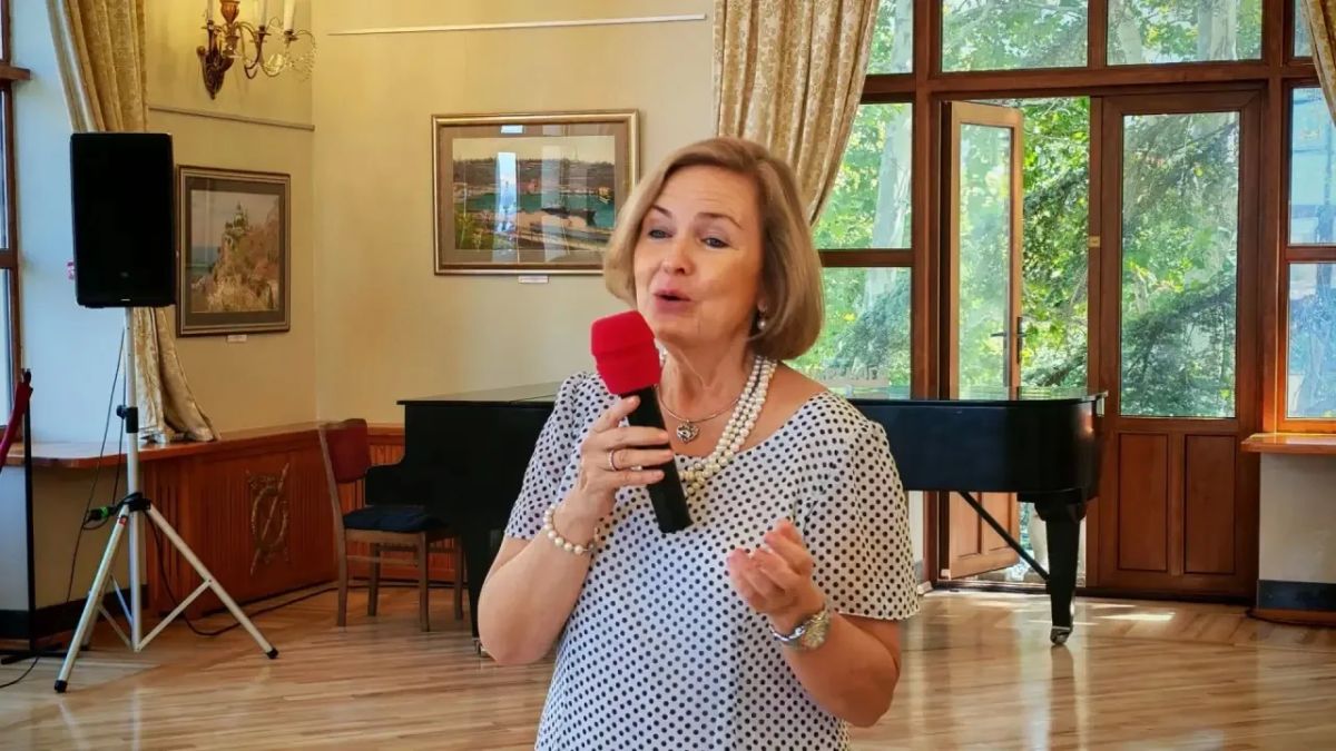 Михаил Развожаев: Ольга Юлиановна Семёнова передала в дар севастопольским библиотекам часть нового тиража романа Юлиана Семёнова «Третья карта» Михаил Развожаев: Ольга Юлиановна Семёнова передала в дар севастопольским библиотекам часть нового тиража романа Юлиана Семёнова «Третья карта»