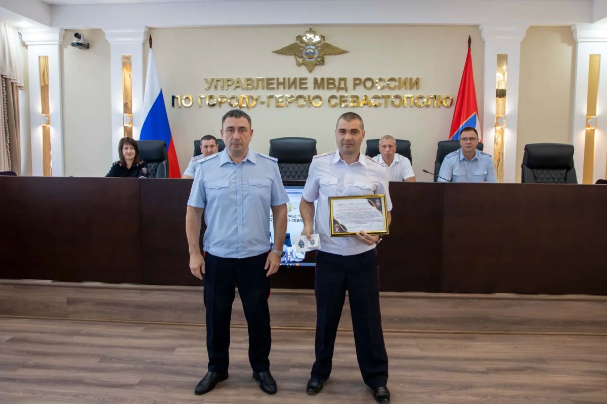 Начальник УМВД России по г.Севастополю генерал-майор полиции Сергей Сигунов поздравил сотрудников тыла с профессиональным праздником Начальник УМВД России по г.Севастополю генерал-майор полиции Сергей Сигунов поздравил сотрудников тыла с профессиональным праздником