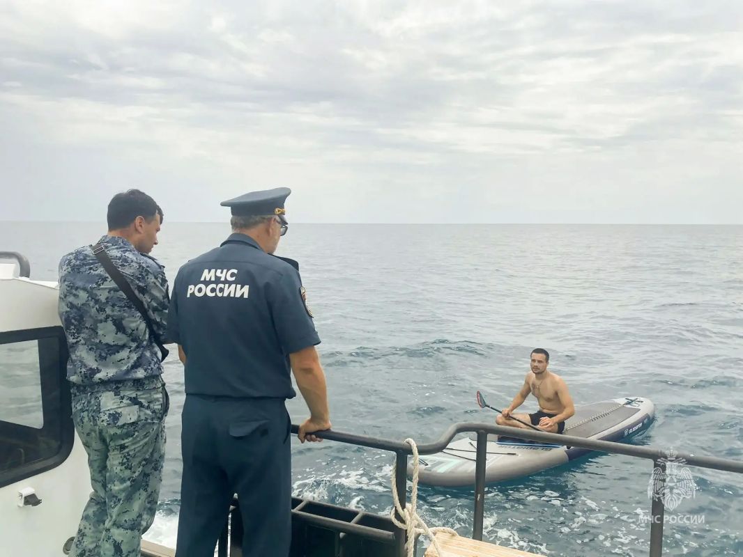 В Крыму инспекторы ГИМС МЧС России напоминают о правилах катания на сапбордах В Крыму инспекторы ГИМС МЧС России напоминают о правилах катания на сапбордах