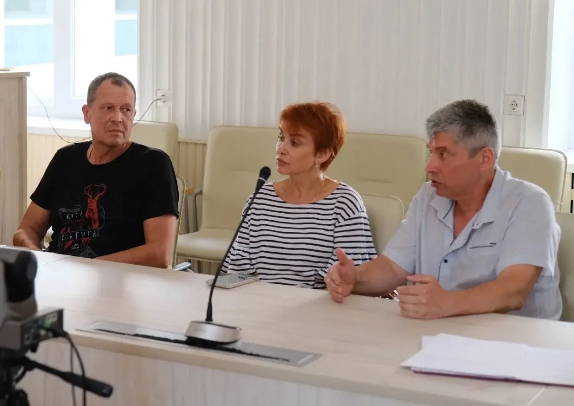 Совместный приём граждан с прокуратурой: разбирали самые острые проблемы, с которыми жители Ялты столкнулись после введения режима чрезвычайной ситуации Совместный приём граждан с прокуратурой: разбирали самые острые проблемы, с которыми жители Ялты столкнулись после введения режима чрезвычайной ситуации