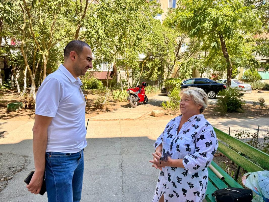 Виталий Оганесян: Субботний день я и мои заместители посвятили обходу города и общению с евпаторийцами Виталий Оганесян: Субботний день я и мои заместители посвятили обходу города и общению с евпаторийцами