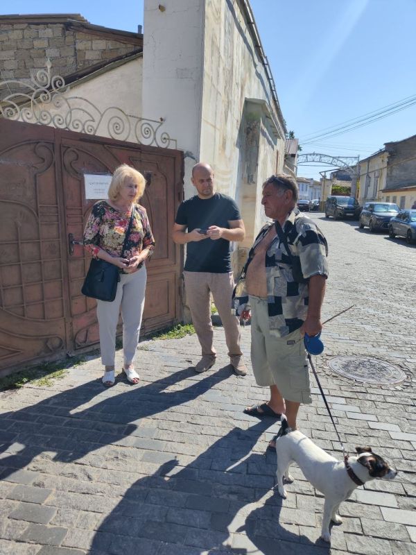 Эммилия Леонова: Совместно с заместителем Главы администрации города Евпатории Иваном Ивановичем Просоедовым, в субботний день провели обход округа, общаясь с жителями Эммилия Леонова: Совместно с заместителем Главы администрации города Евпатории Иваном Ивановичем Просоедовым, в субботний день провели обход округа, общаясь с жителями